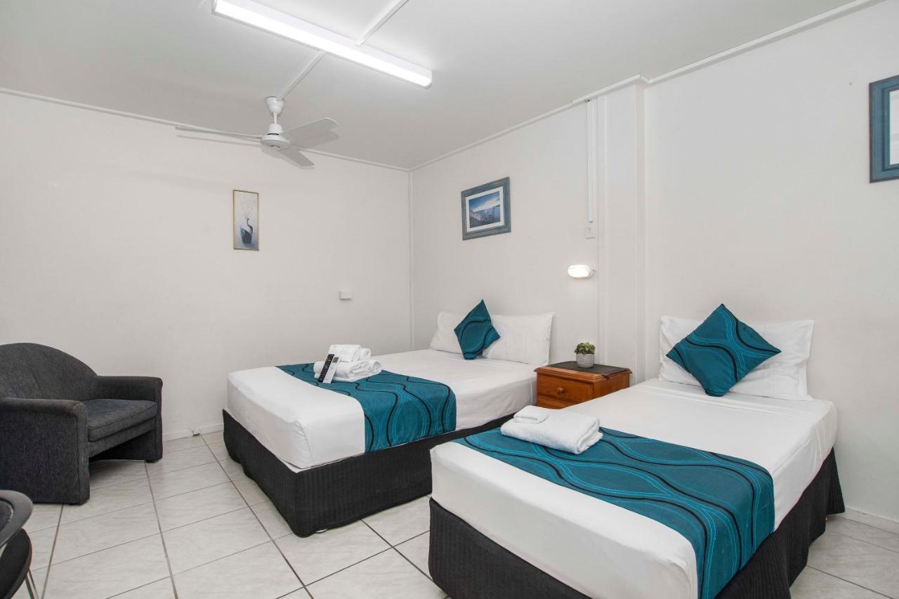טאונסביל Strand Motel מראה חיצוני תמונה
